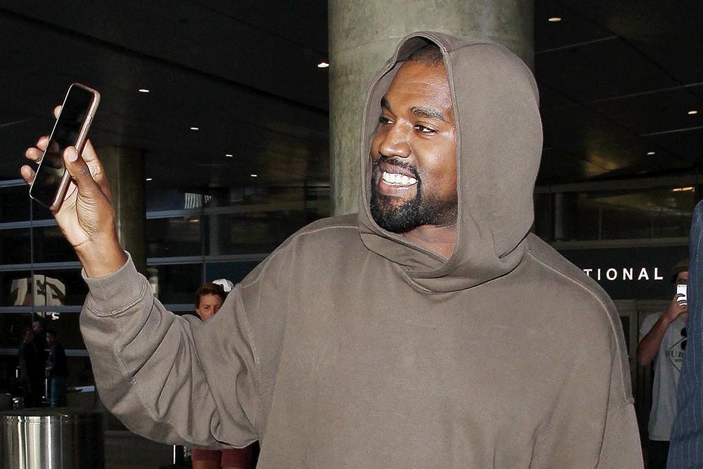 Kanye,Yezzy  上次 Yeezy 补货侃爷挣了多少？！网友：赢麻了！
