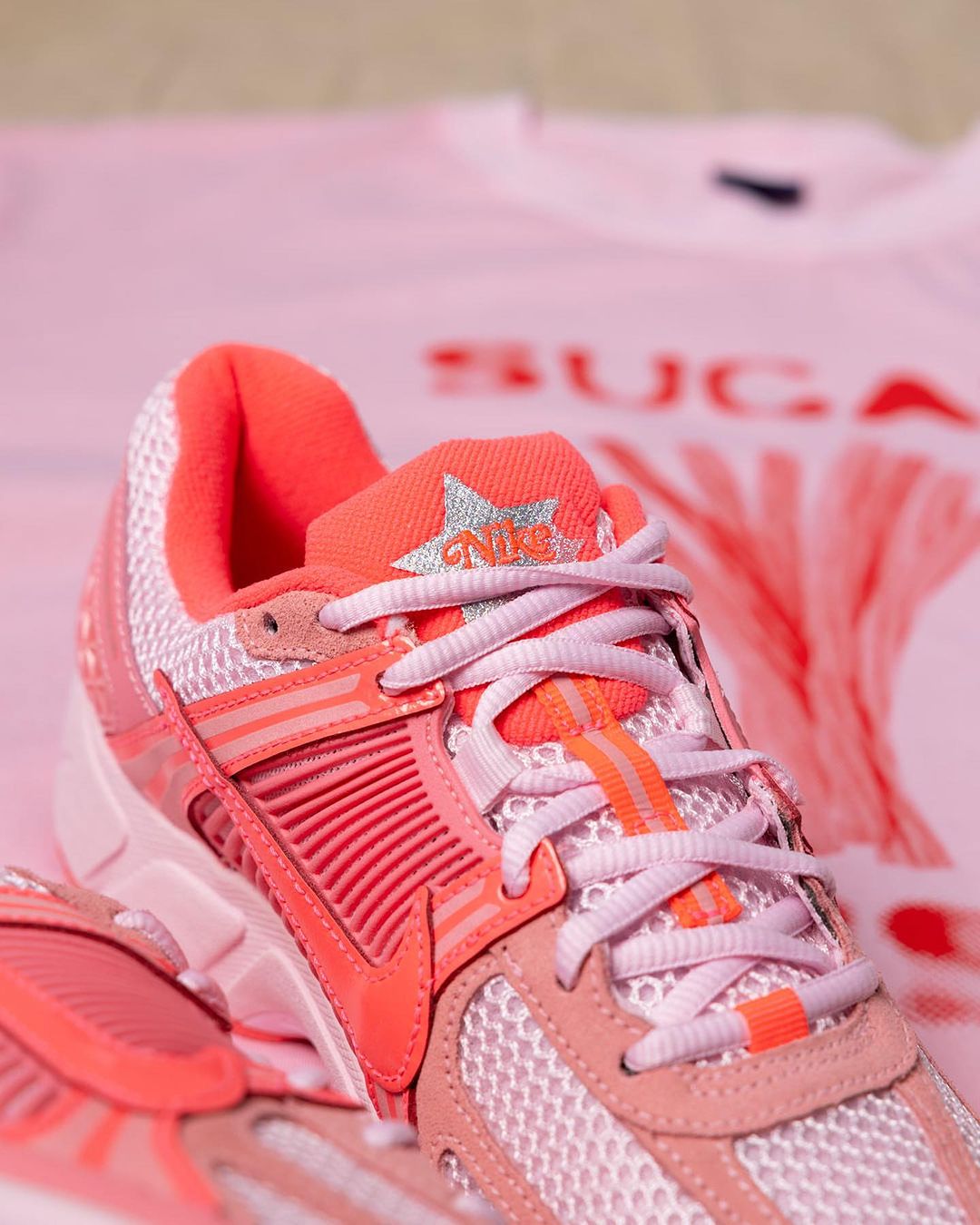Nike,Zoom Vomero 5,FQ0257-666  超可爱甜美造型！「芭比」Zoom Vomero 5 悄悄上架！