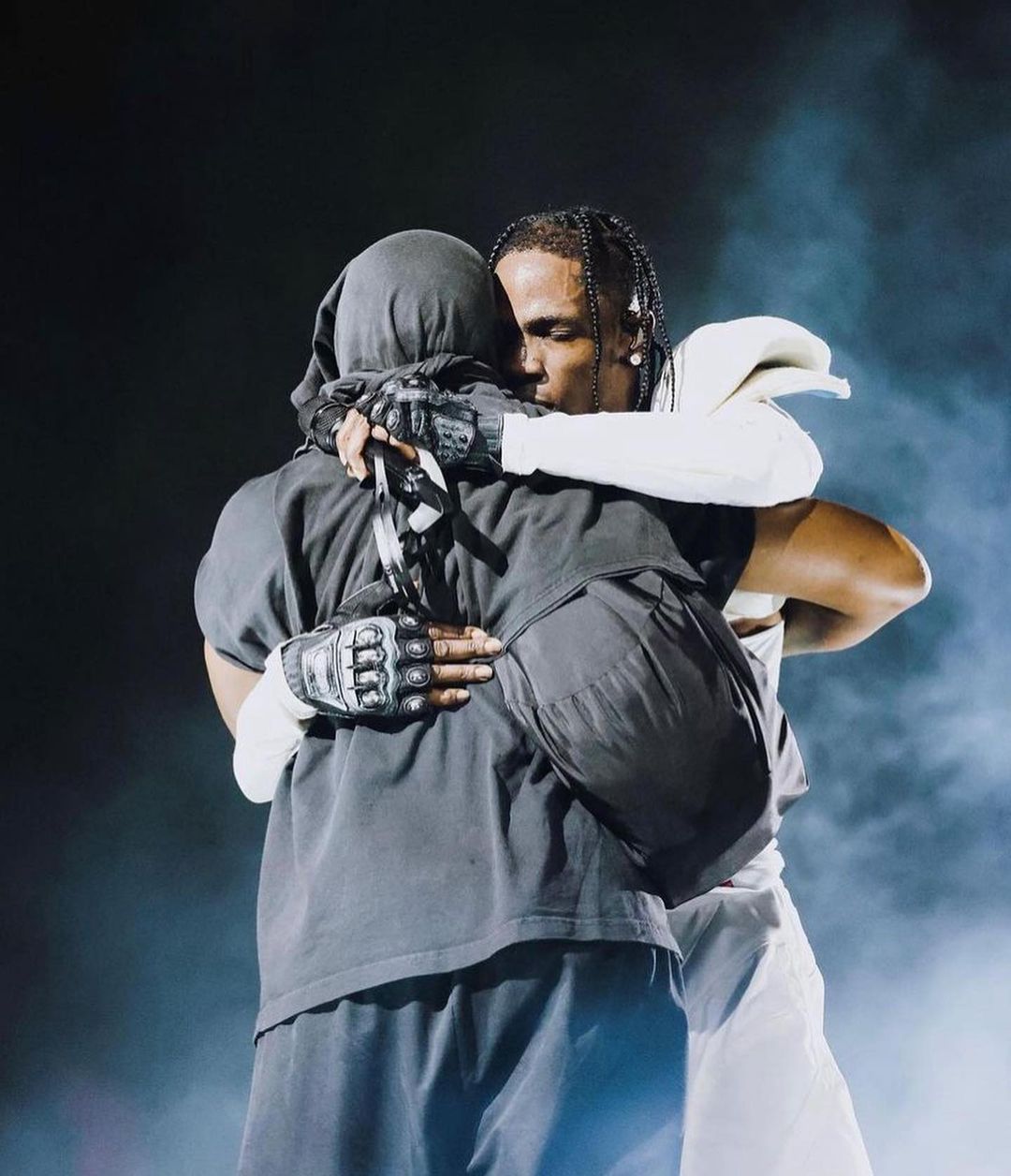 Travis Scott,Jordan,Cut The Ch  TS 上脚「Jordan 新倒钩」！但最狠的还是身边的 “大家伙”！