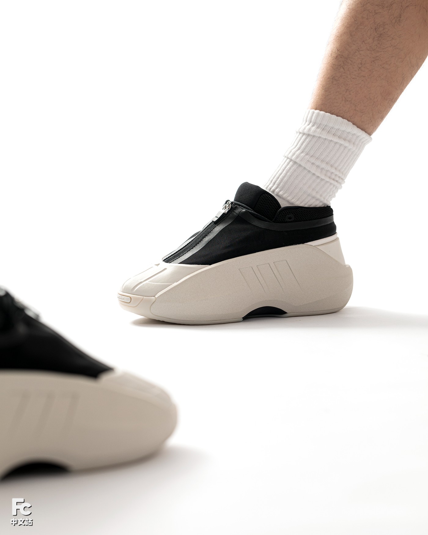 adidas,Crazy IIInfinity,IE7689  Crazy IIInfinity 新配色下月登场！还是「黑武士」装扮！