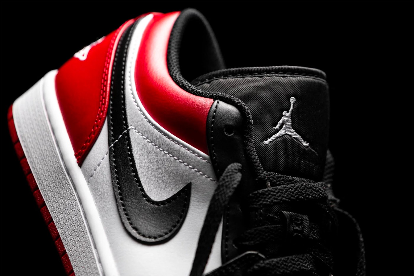 Air Jordan 1 Low,AJ1,Bred Toe,  又一「黑脚趾 AJ1」年底回归！上脚确实帅！