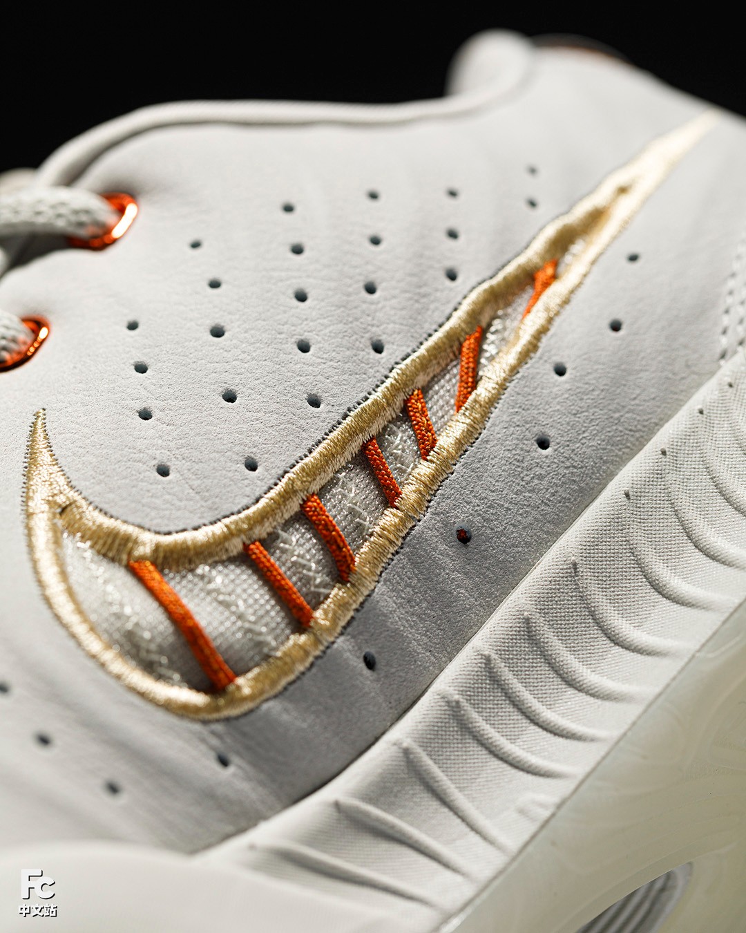 NikE  LeBron 21 实物开箱！「隐藏配件」首次公开！