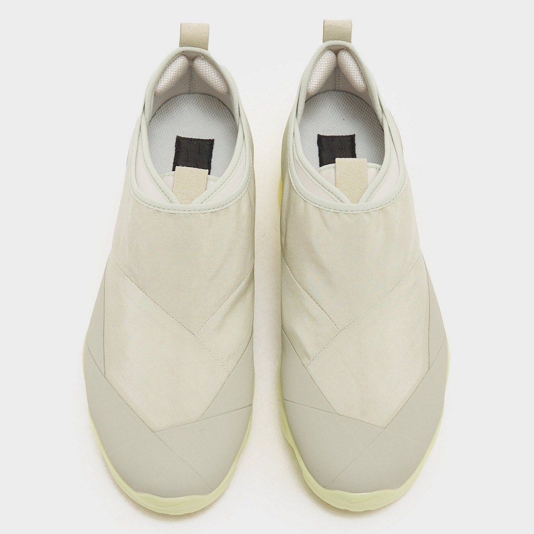 Nike VaporMax Moc Roam,DZ7273-  Nike「大气垫」新版本！这造型有点意思！