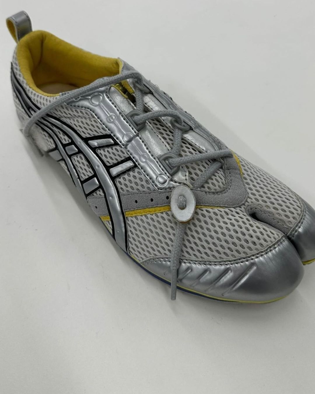 ASICS  ASICS「分趾鞋」曝光！这颜值你打几分？