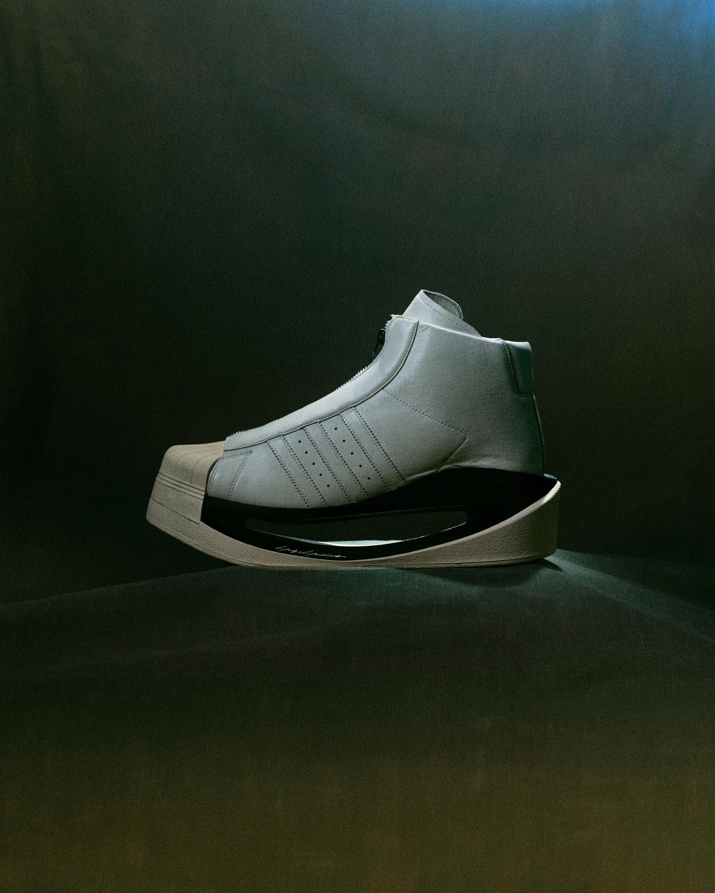 Y-3,山本耀司  太夸张了！Y-3 全新「联名怪鞋」来了！