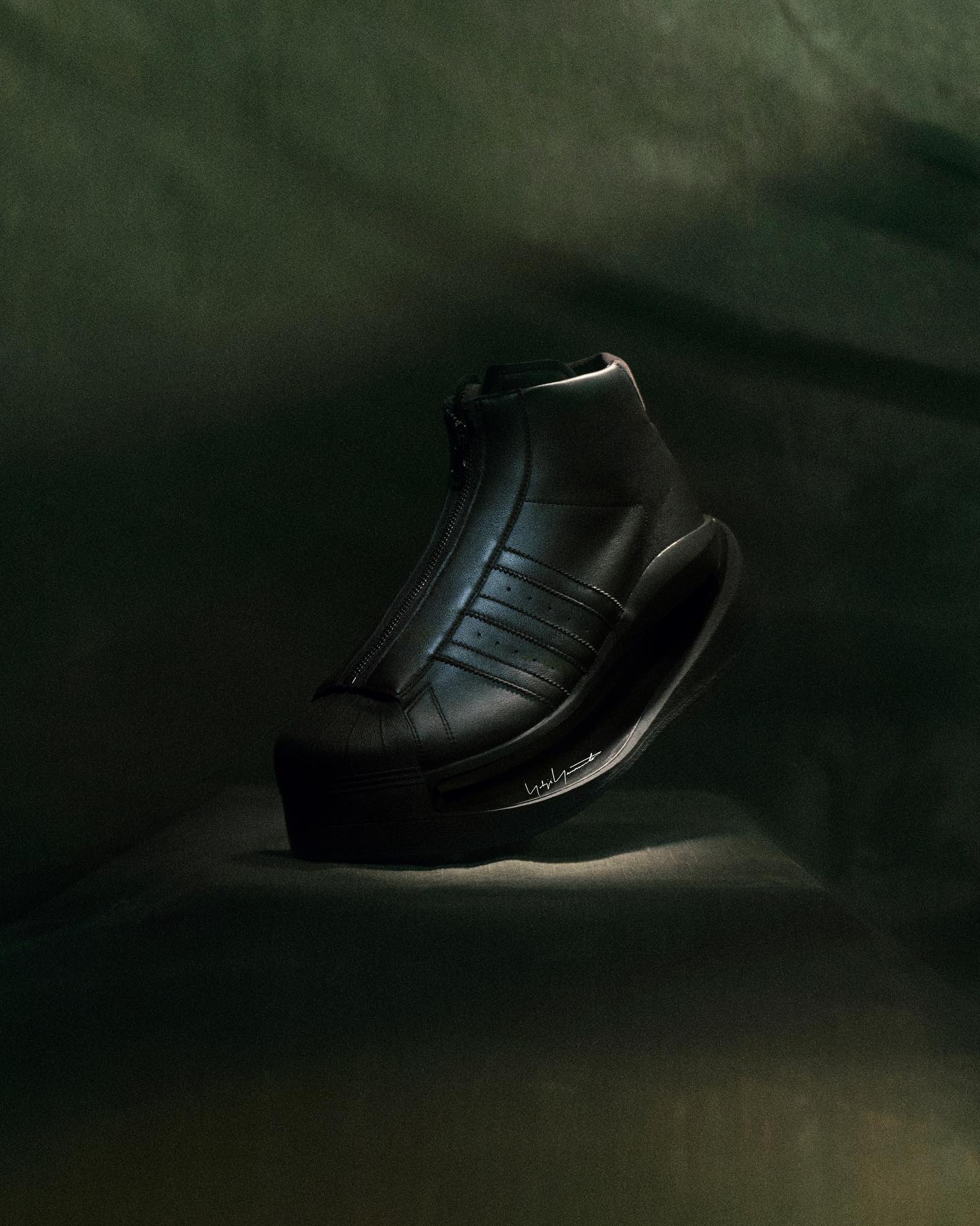Y-3,山本耀司  太夸张了！Y-3 全新「联名怪鞋」来了！