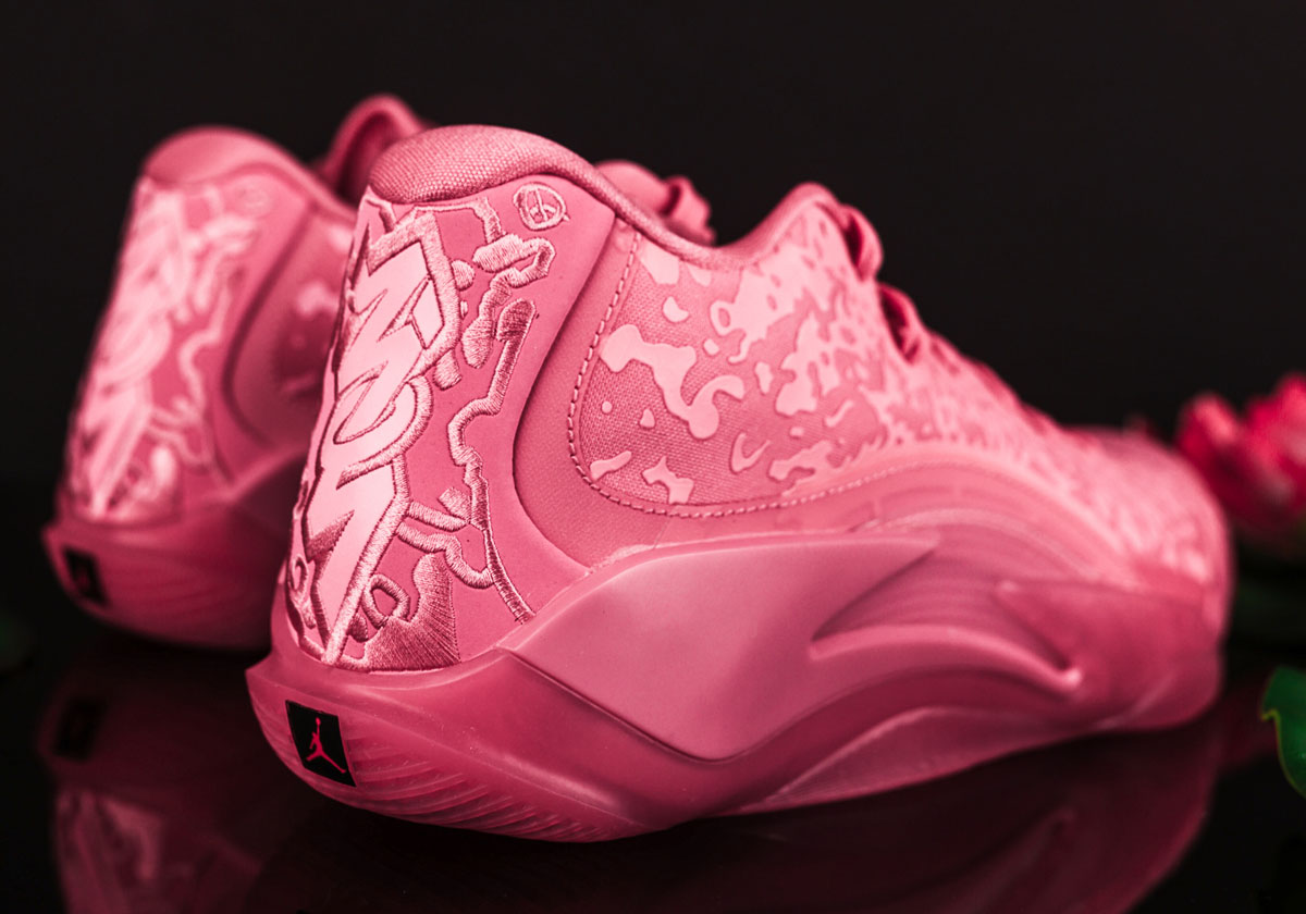 Jordan Zion 3,Pink Lotus,DR067  这配色太骚了！全新 Jordan Zion 3 实物曝光！