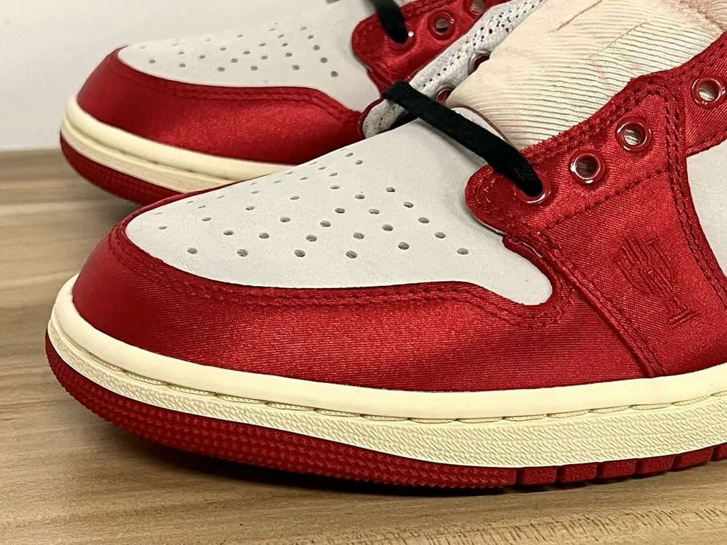 Trophy Room,Air Jordan 1 Low O  「乔丹亲儿子」联名 AJ1 再曝新实物！用料真不错！