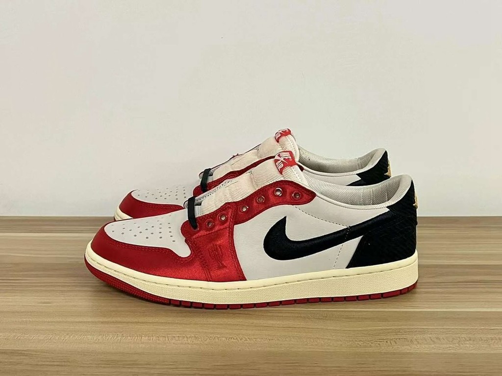 Trophy Room,Air Jordan 1 Low O  「乔丹亲儿子」联名 AJ1 再曝新实物！用料真不错！