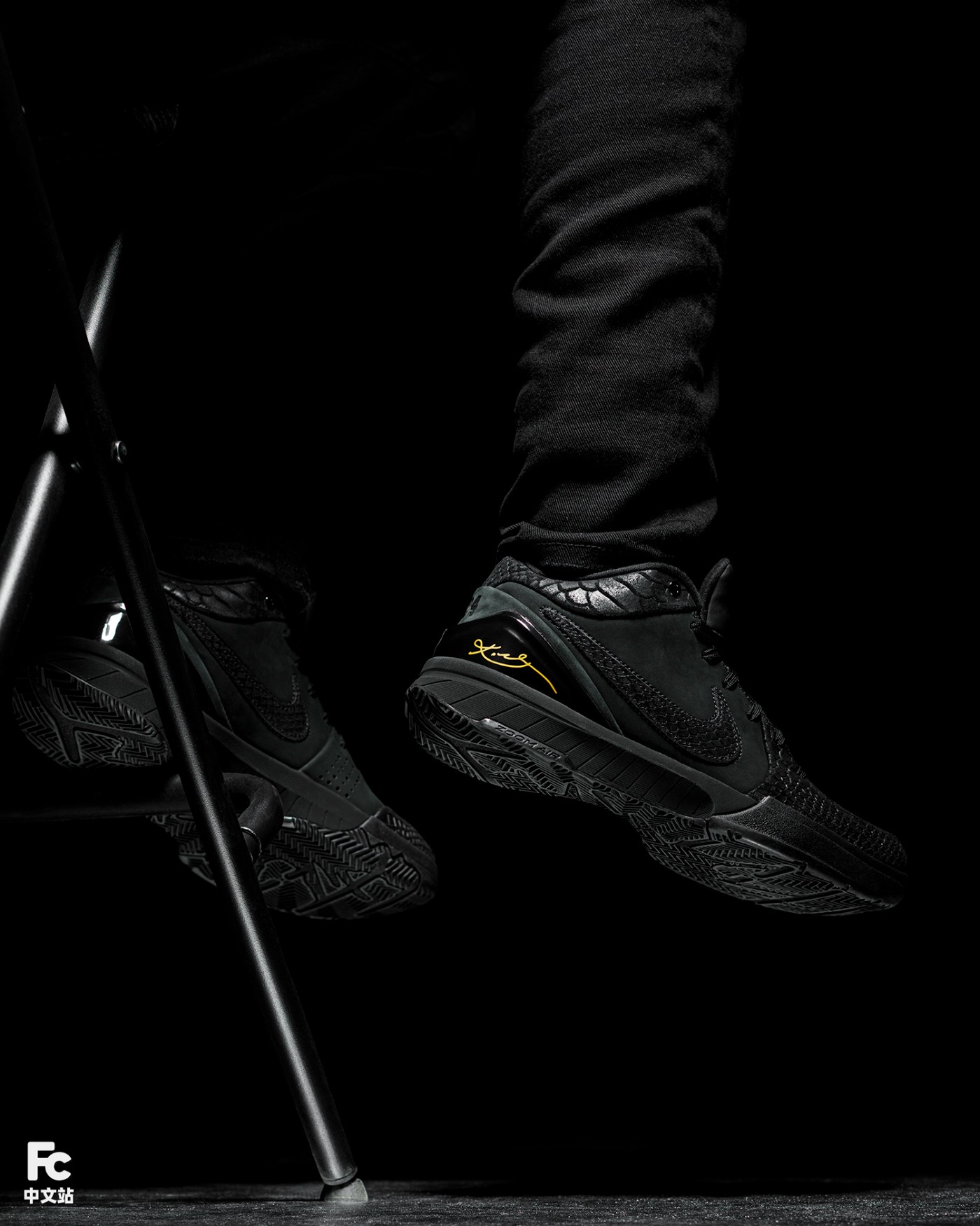 Nike,Kobe 4 Protro,Black Mamba  凭什么啊！市价已经这个数了！「黑曼巴」科比 4 抢先开箱上脚！
