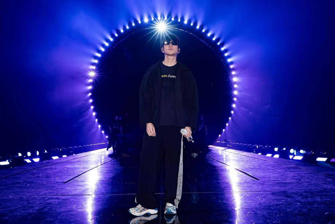 明星上脚  林俊杰「跨年晚会」的鞋什么来头？真不便宜啊 …