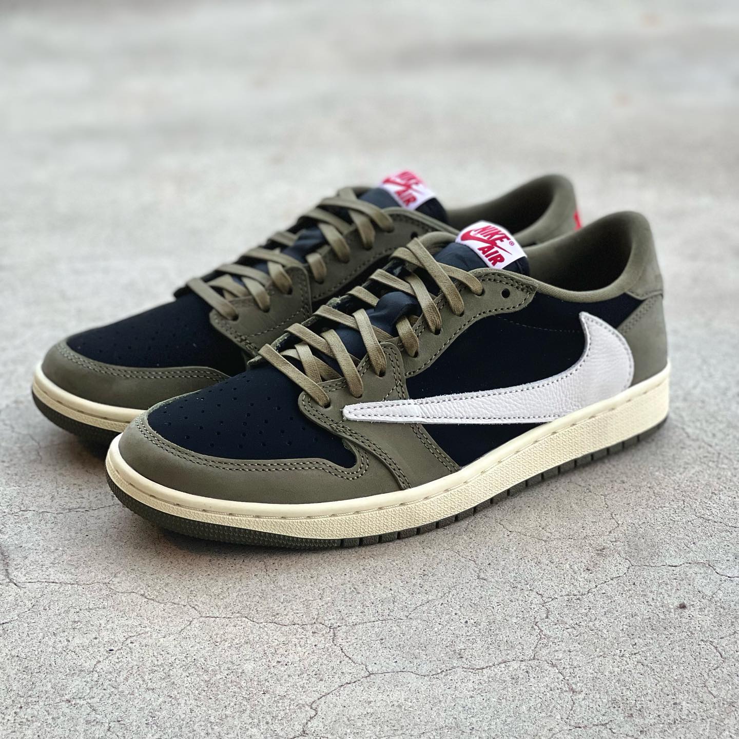 DM7866-002,Air Jordan 1 Low OG  离谱！TS x AJ1 还有新配色曝光！