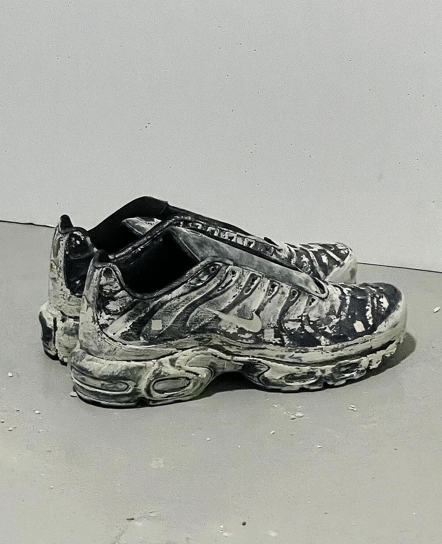 A-COLD-WALL*,Nike Air Max Plus  Nike 新联名还有「白水泥」配色！实物有点意思！
