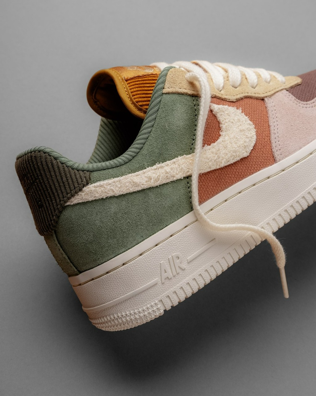Nike,Air Force 1,FZ3782-386⁠ ⁠  质感层次拉满！新配色 AF1 你打几分？
