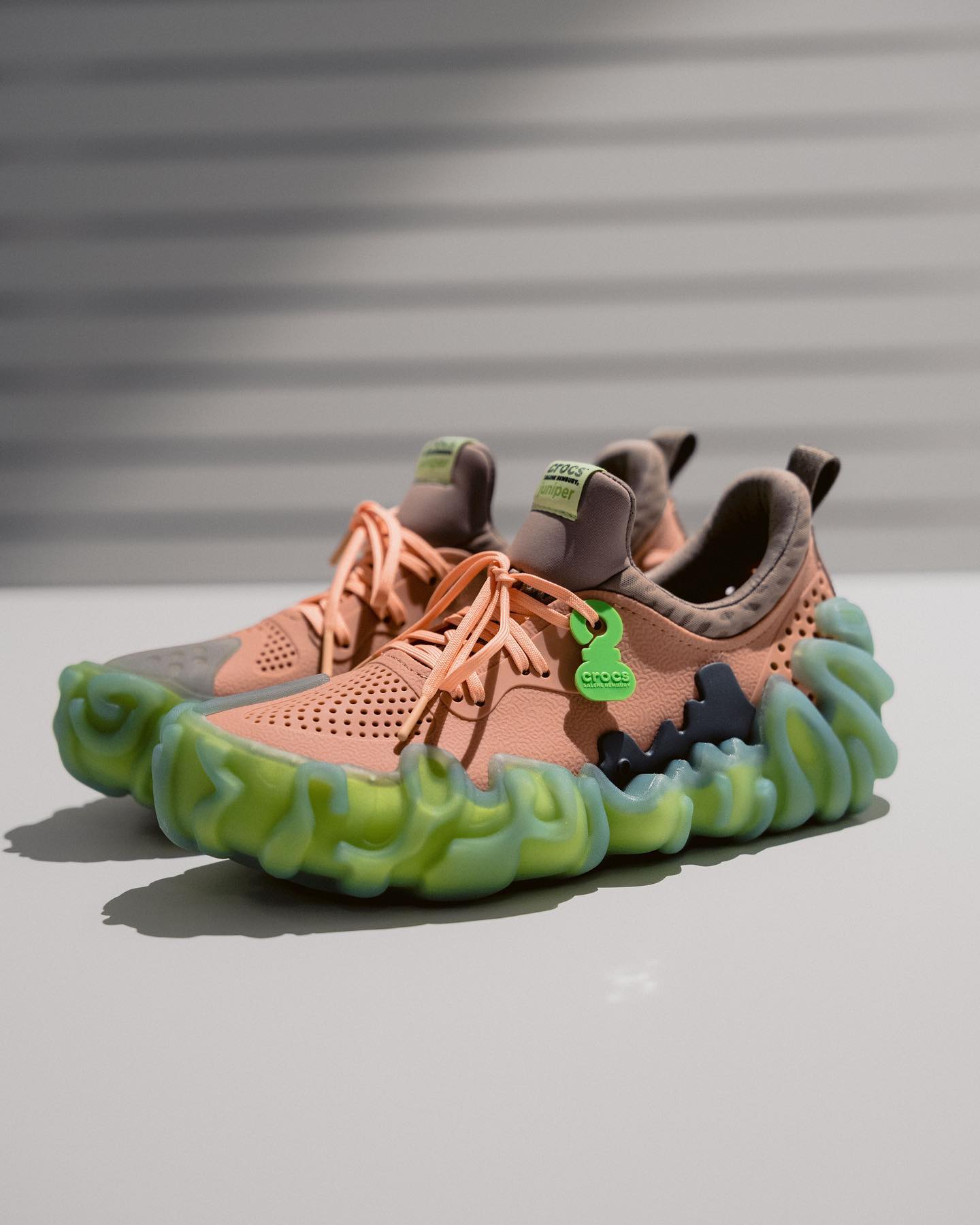 Salehe Bembury,Crocs  更多细节曝光！指纹鞋大帝 x Crocs 新鞋型要来了！