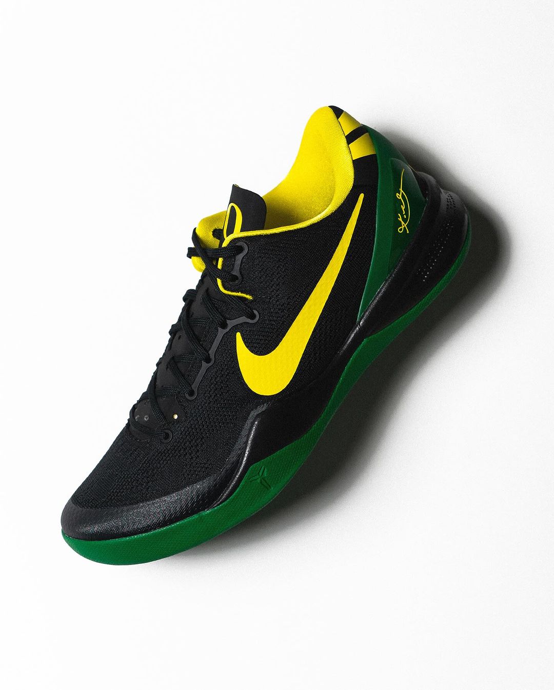 kobe 8,科比  颜值再创新高！多双从没见过的 Kobe 8 泄露！