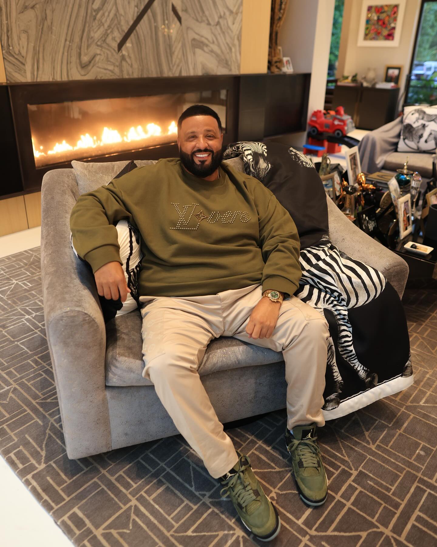 明星上脚,DJ Khaled,小罗伯特·唐尼,AJ4  钢铁侠也穿 AJ！「小罗伯特·唐尼」上脚 AJ4 你打几分！