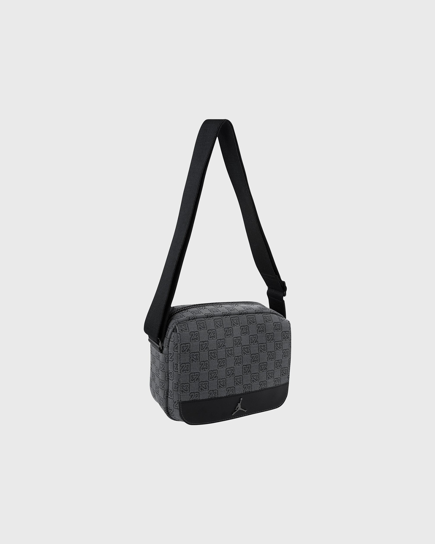 Jordan Brand,旅行包  平替 LV 棋盘格？Jordan「老花」书包你打几分？