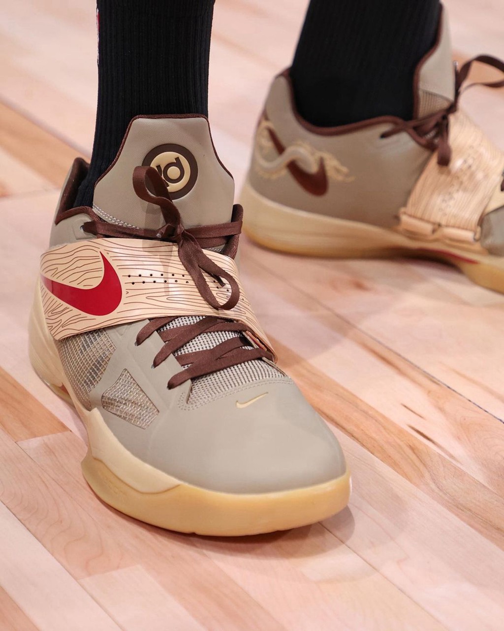 Nike,KD4,Aunt Pearl,HF9098-600  今年最大黑马！又一双 KD4 复刻实物亮相！