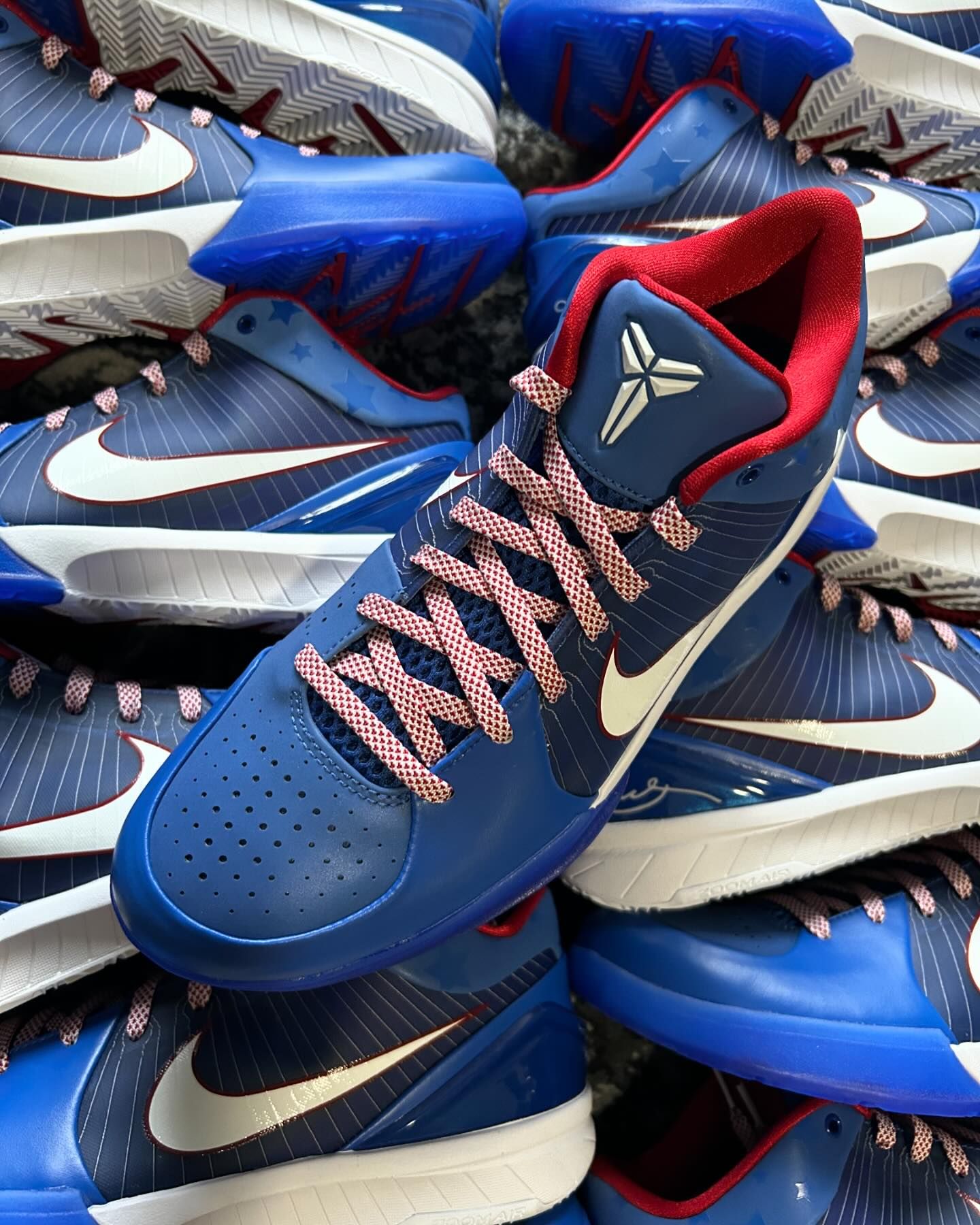 Nike,Kobe 4 Protro,Kobe,Philly  两款 Kobe 4 最新实物！下月就有一双元年配色！