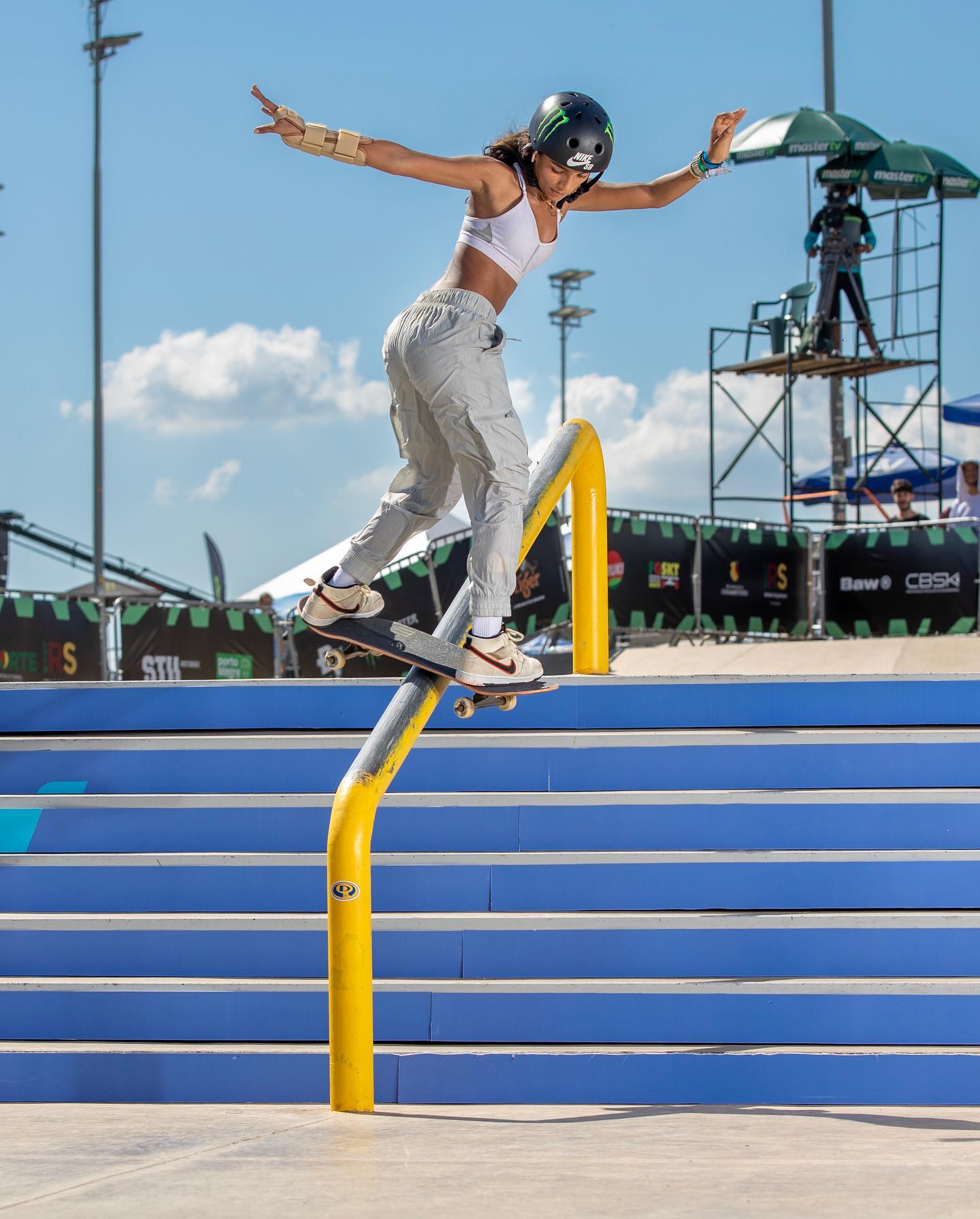 Rayssa Leal,Nike SB,Dunk Low,F  市价小两千！今早「联名 Dunk SB」你中了吗？