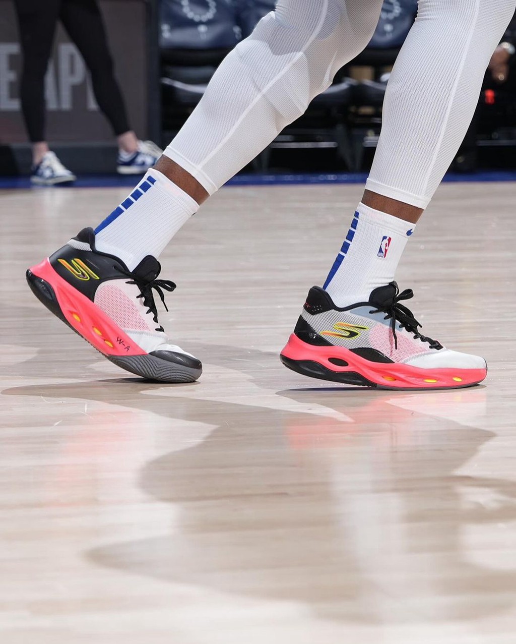 恩比德,Under Armour,大帝,NBA  签约后首次上脚！“大帝” 恩比德终于换新鞋！
