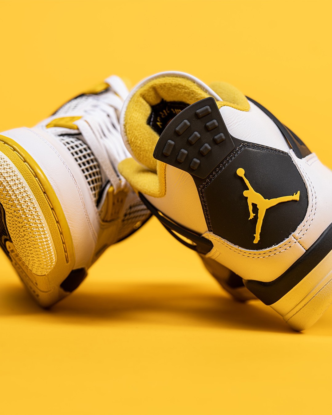 AQ9129-101，白黄AJ4,Air Jordan 4,  白黄 AJ4 今早登场！你中了吗？