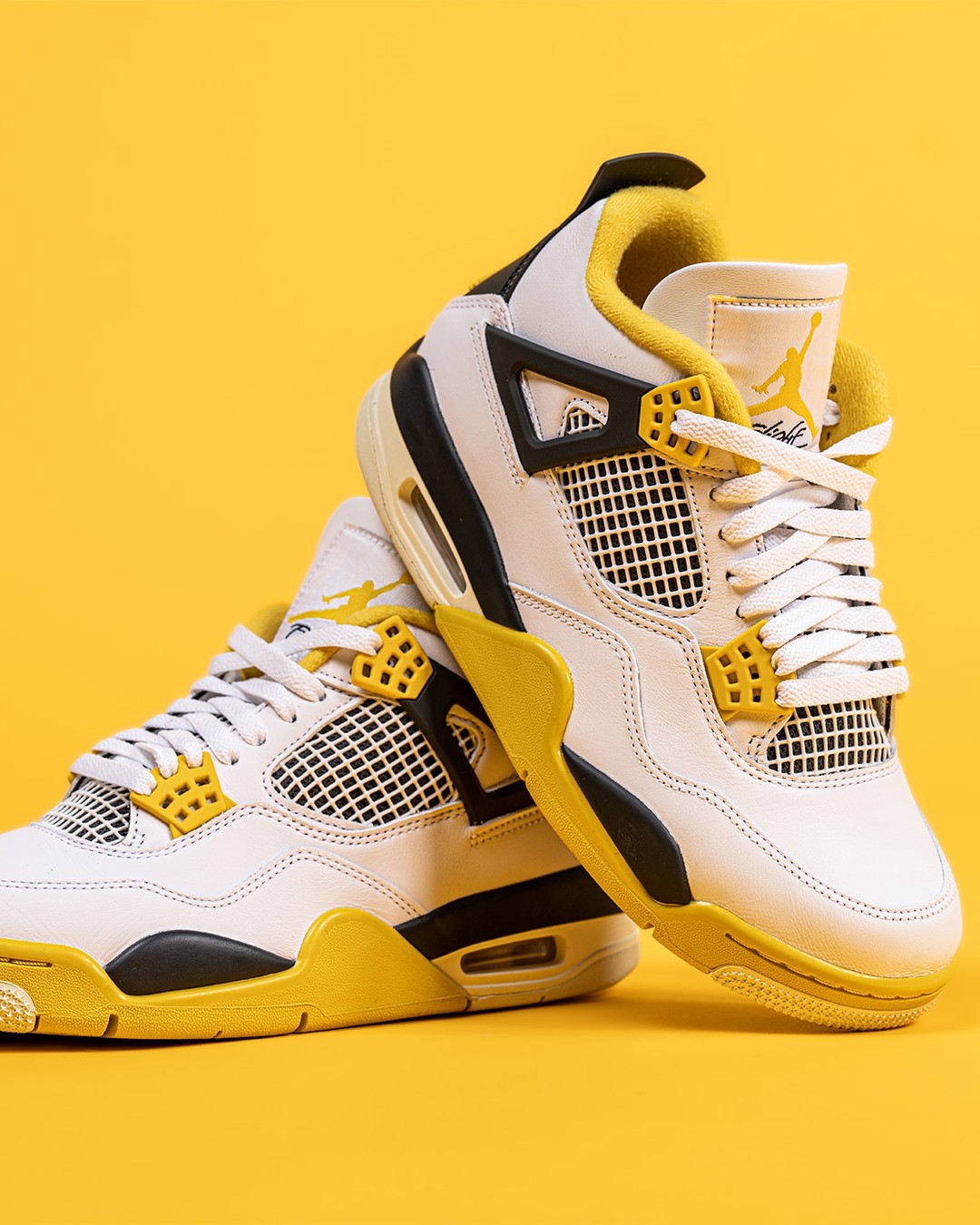 AQ9129-101，白黄AJ4,Air Jordan 4,  白黄 AJ4 今早登场！你中了吗？