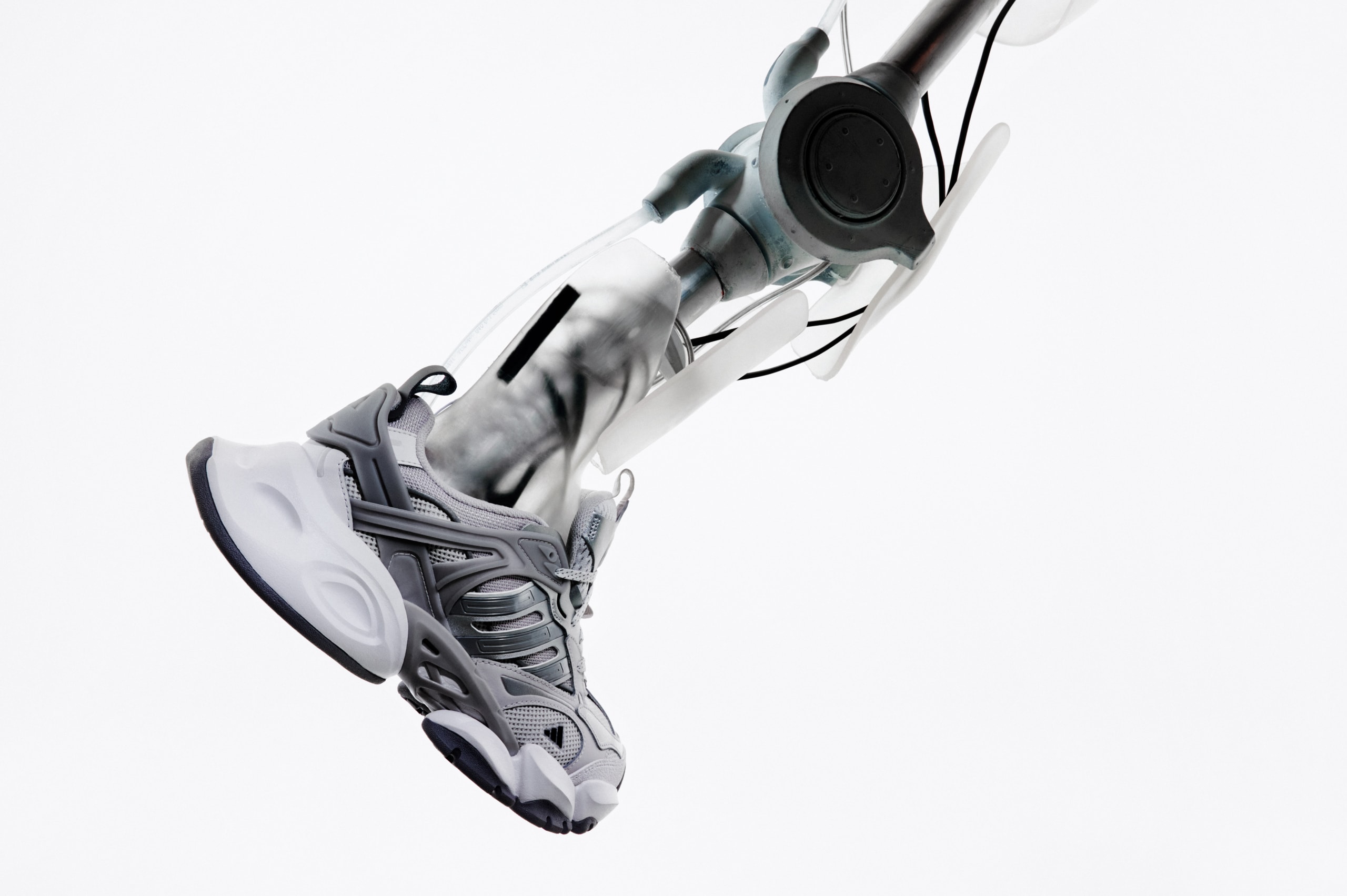 XLG Runner,adidas,​adidas Spor  被称为「阿迪世家」的那双鞋，终于等来了新配色！