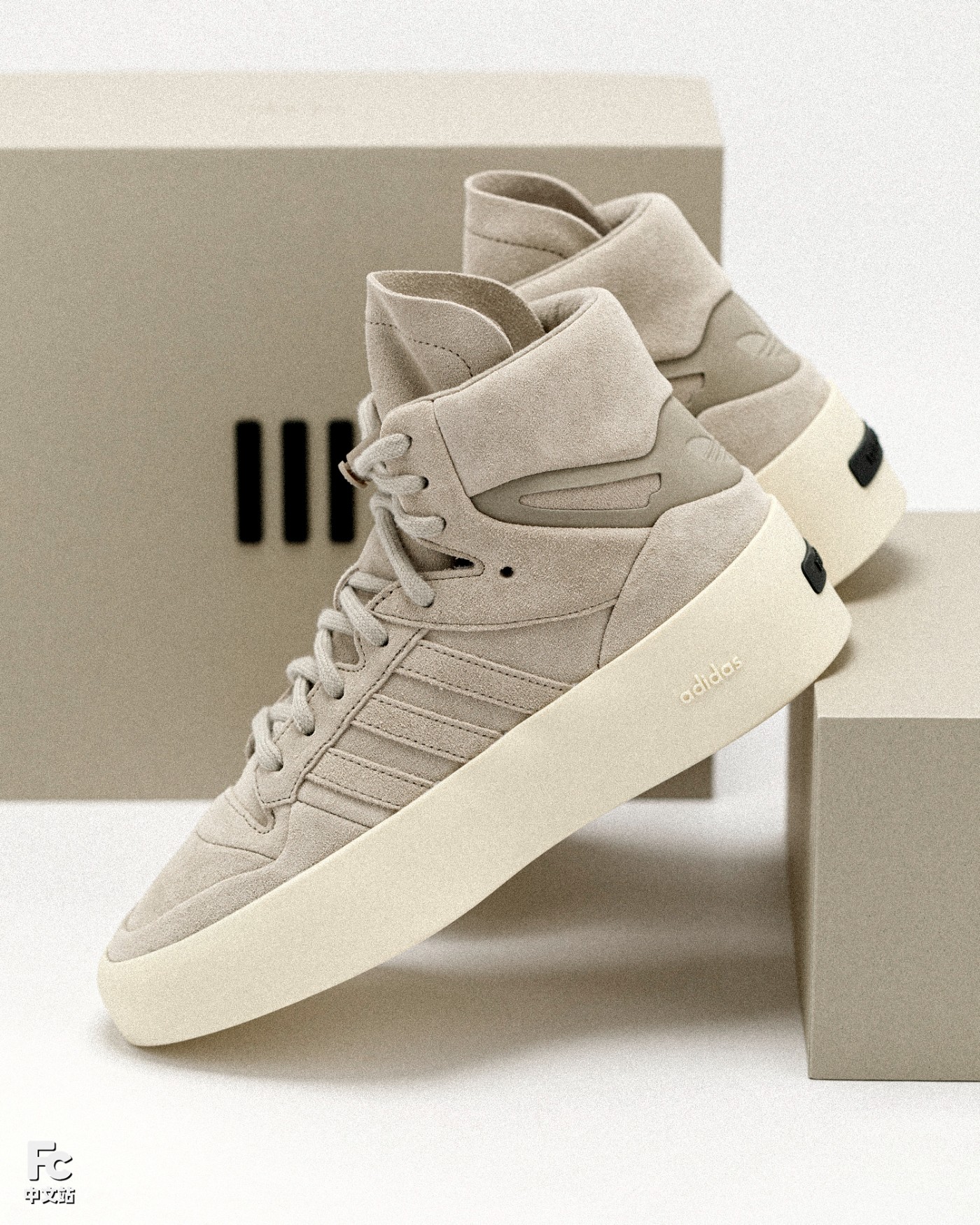 FOG,adidas  货量再大也难抢！最新「FOG x 阿迪联名」开箱上脚！同事们都馋哭了！