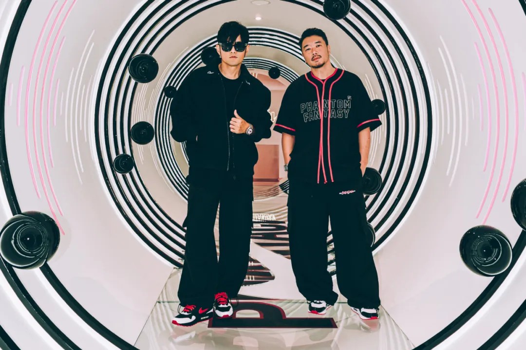 「,周杰伦,Nike,」,联名,鞋,开启,抽签,限时,  「周杰伦 x Nike」联名鞋开启抽签！限时空间也来了！