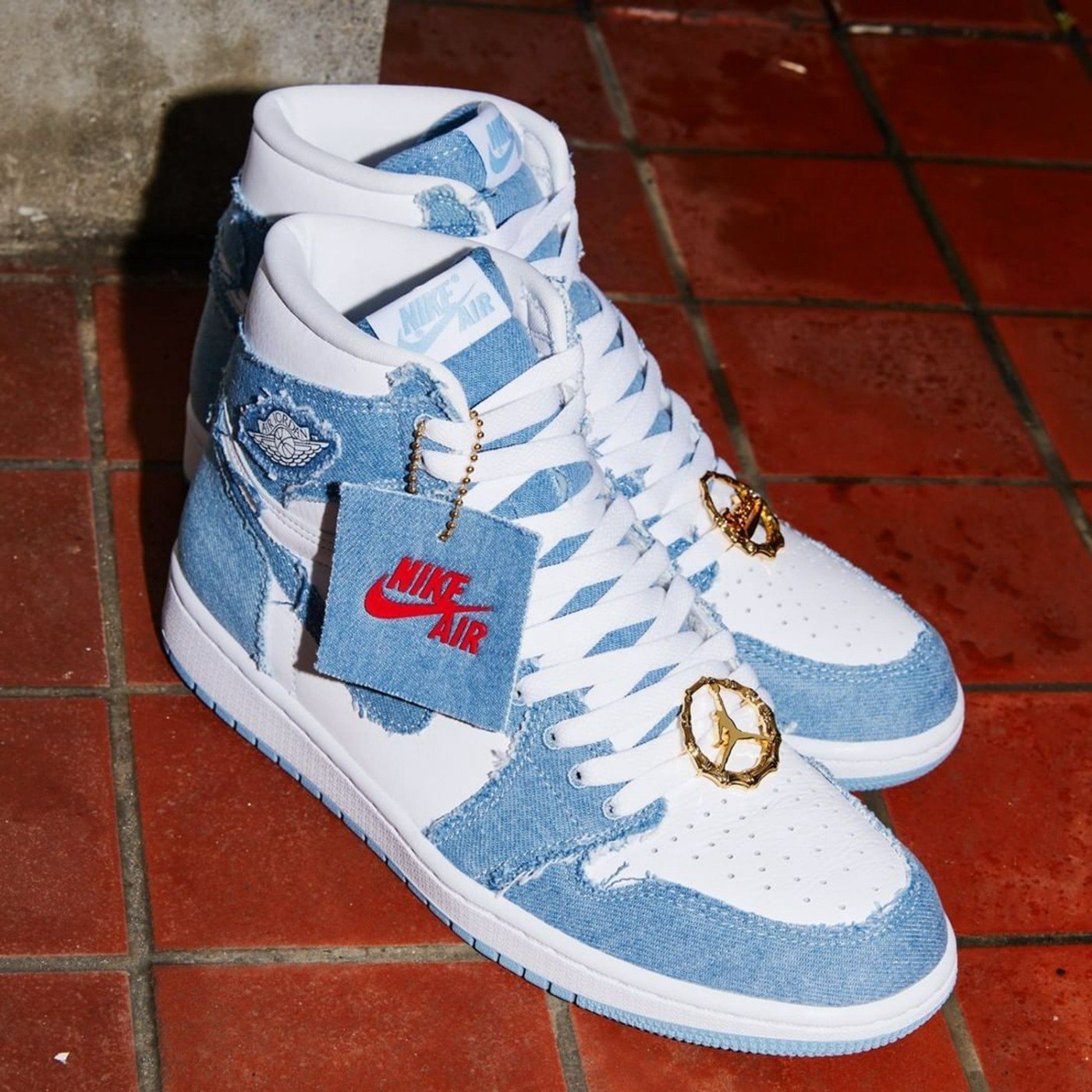 丹宁,FQ2947-100,Denim,AJ1 High  上一双市价破 2k！全新「丹宁」AJ1 实物终于来了！