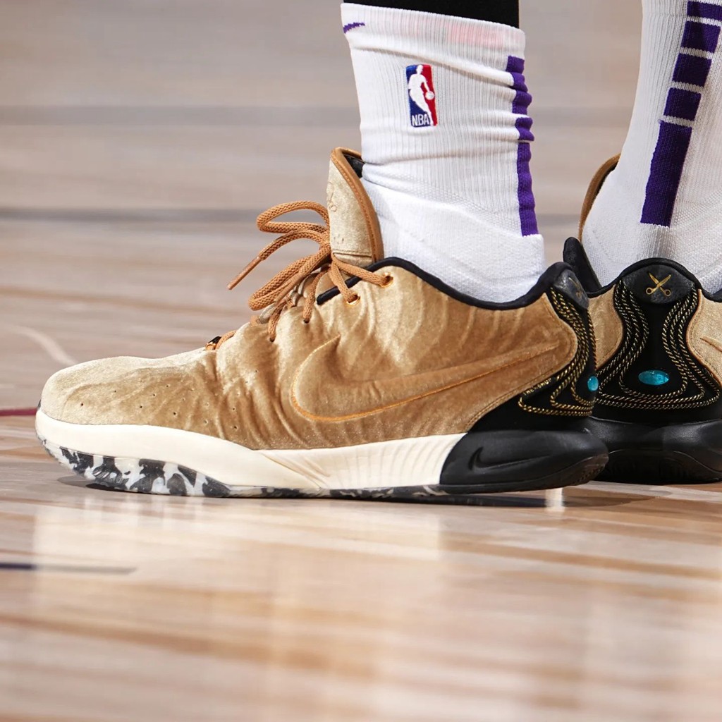 Nike,LeBron 21,The Shop  詹姆斯亲穿的「联名战靴」确认市售！日期有了！
