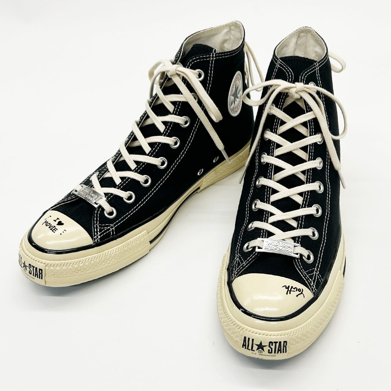 Converse  匡威真能整活儿！跟这个「神秘品牌」出了双怪鞋！