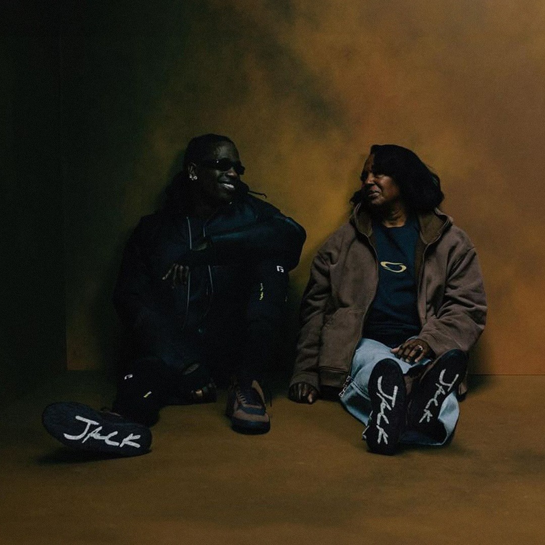 Travis Scott,TS,明星上脚  最近 TS 总穿「这双倒钩」！市价这个数了！