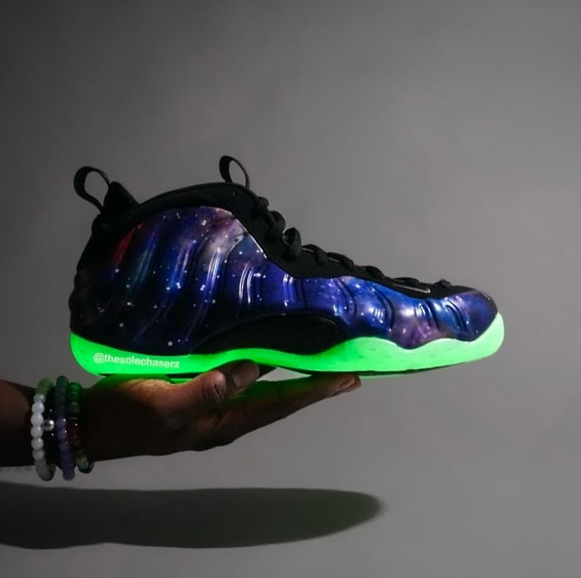 Air Foamposite One,银河喷,星空喷,Gal  明年的「银河喷」有新图了！这夜光效果帅啊！