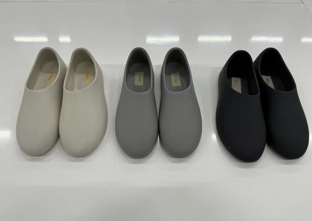 Yeezy,侃爷  Yeezy 新配色曝光！侃爷：“这才是正牌！”