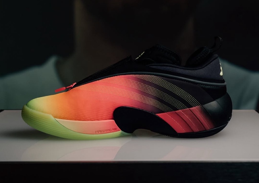 adidas,D.O.N. Issue #7,JR7697  阿迪「新签名鞋」实物首次曝光！初印象如何？