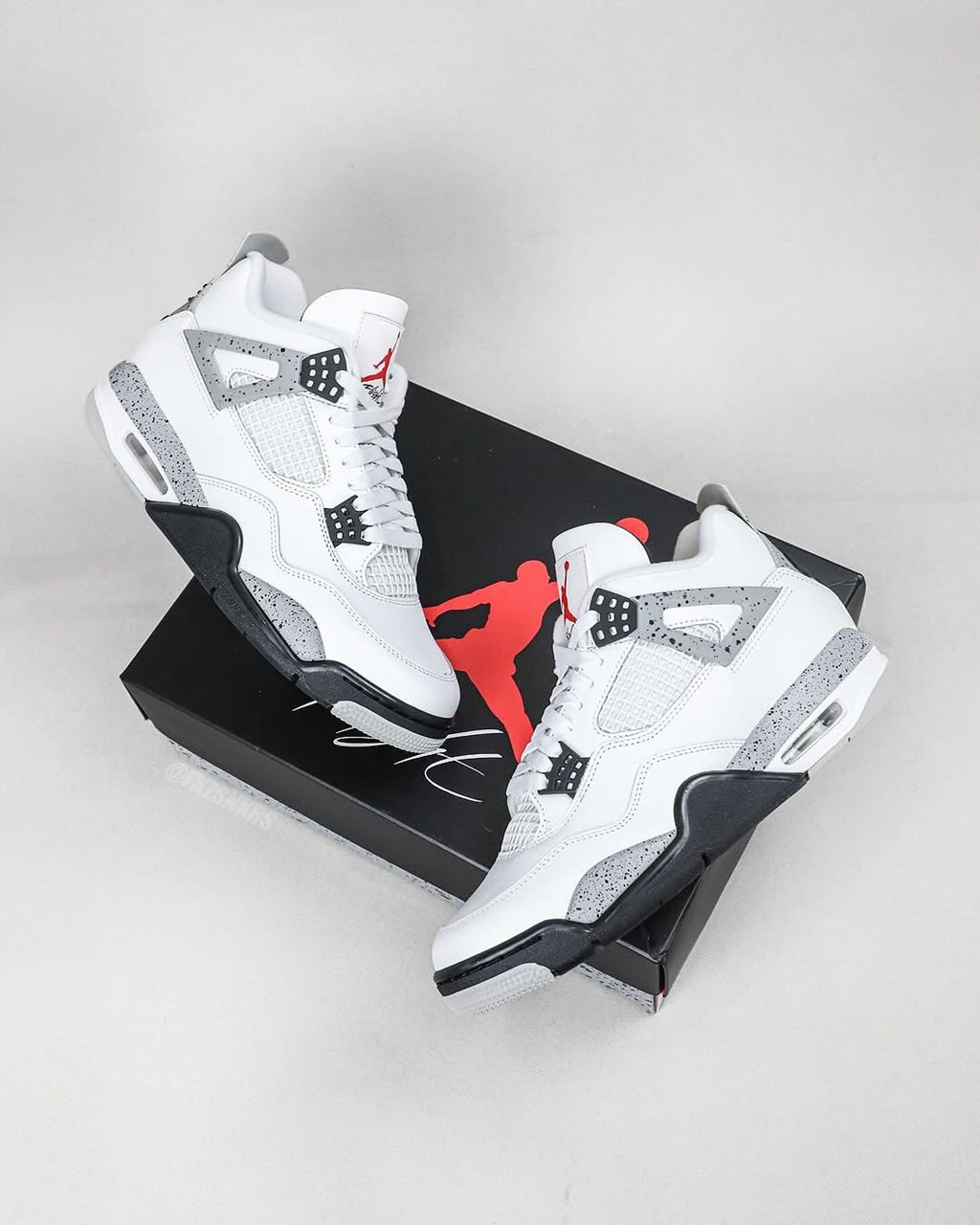Air Jordan 4,白水泥,FV5029-100  白水泥 AJ4 还有隐藏单品？别说真挺帅！