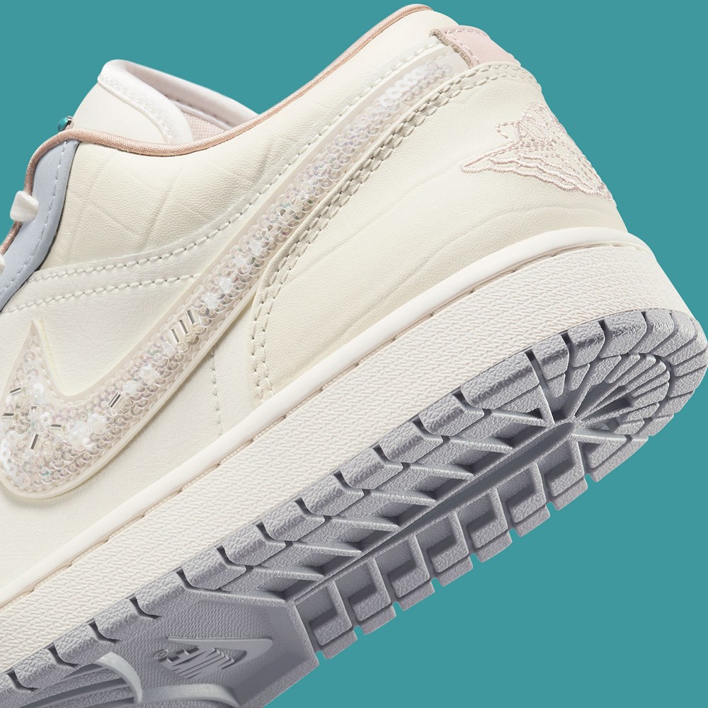 Air Jordan 1 Low,AJ1,Soft Pear  很久没见过这么高级的 AJ1 了！内外都很出彩！