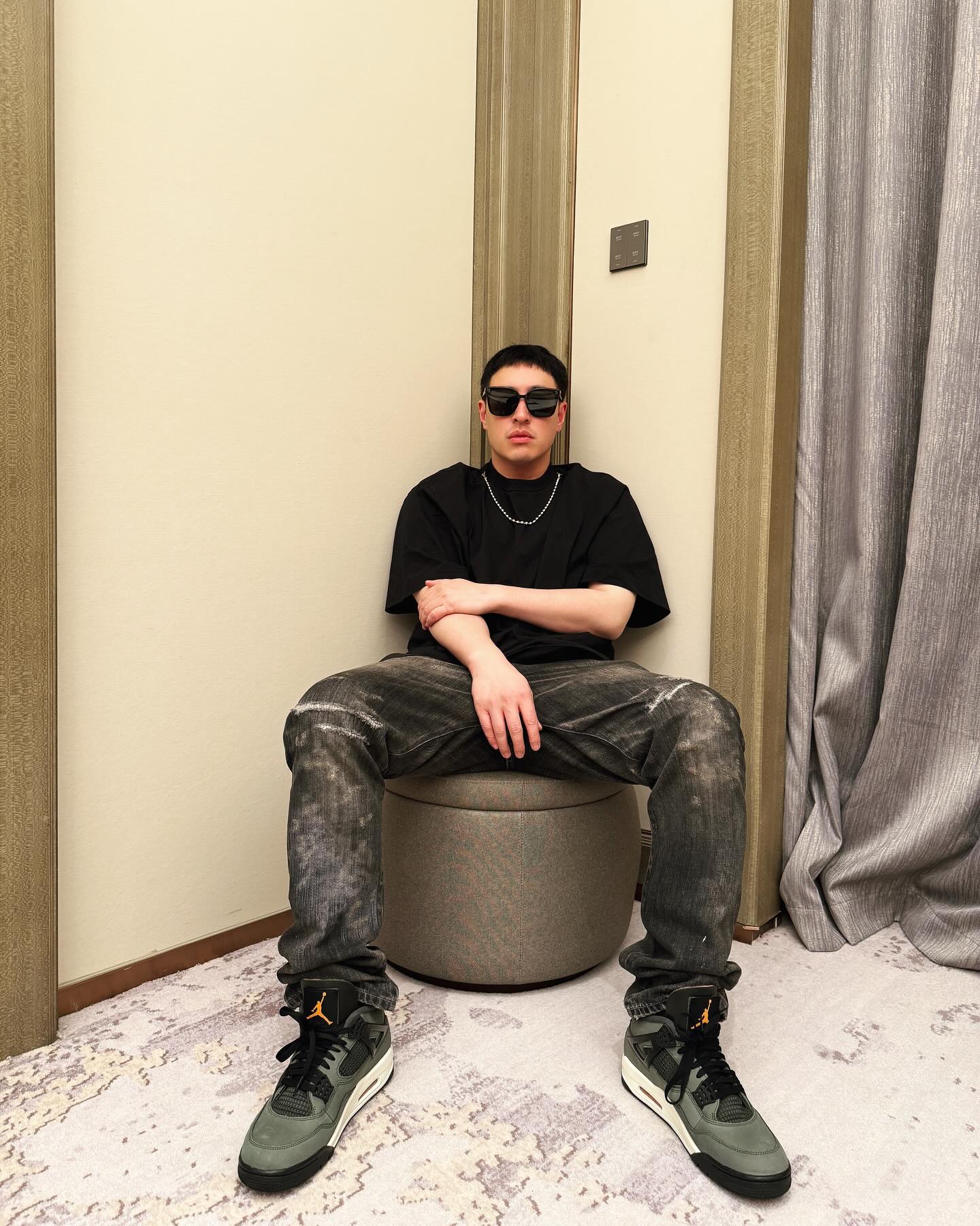 明星上脚  明星上脚！UNDFTD x AJ4 这个价了！
