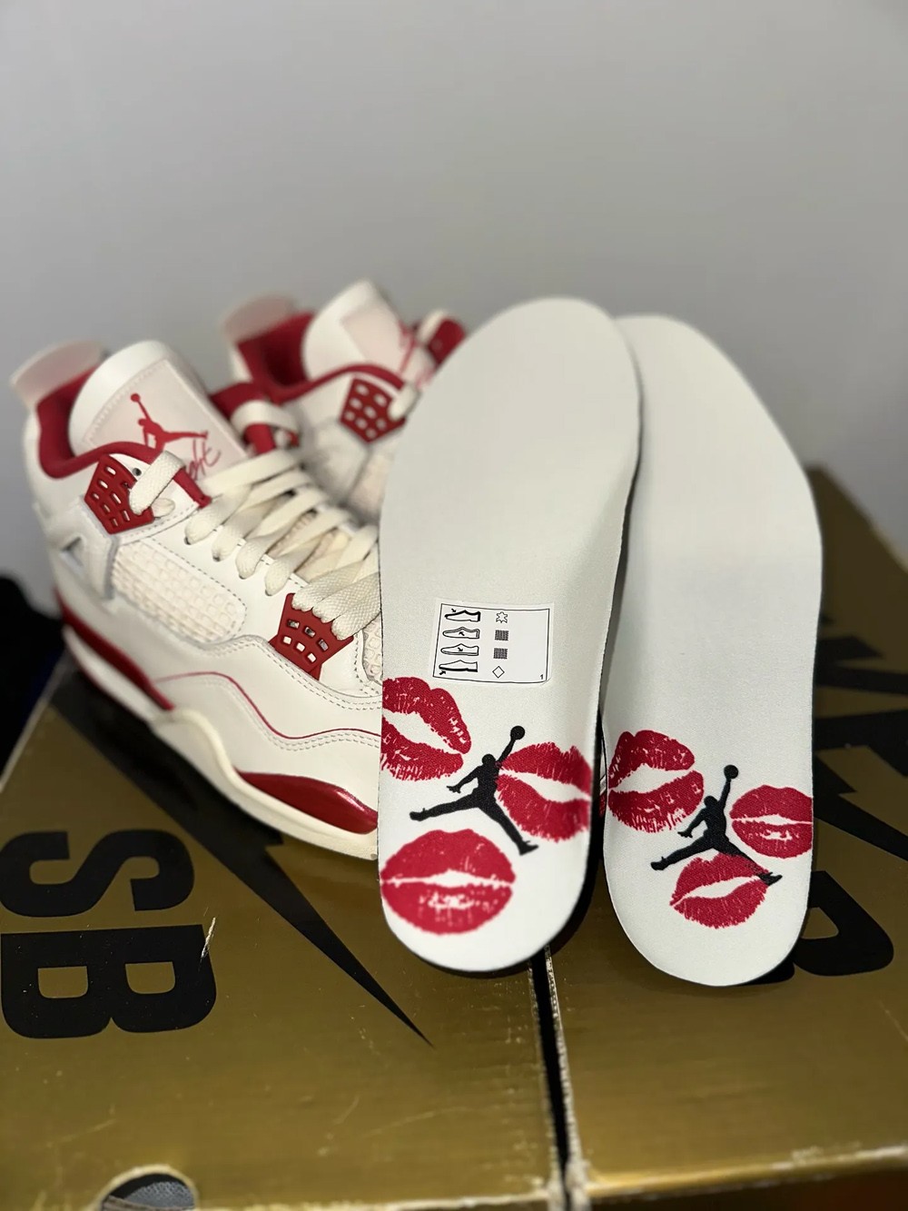 Air Jordan 4,AJ4,Sierra Red,WM  设计够大胆！明年「情人节 AJ4」首次曝光！