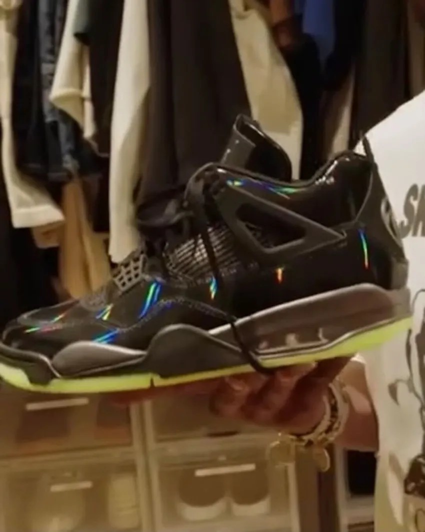 Usher,亚瑟,小子,亲晒,这双,AJ4,你,可能,没,见  亚瑟小子亲晒！这双 AJ4 你肯定没见过！