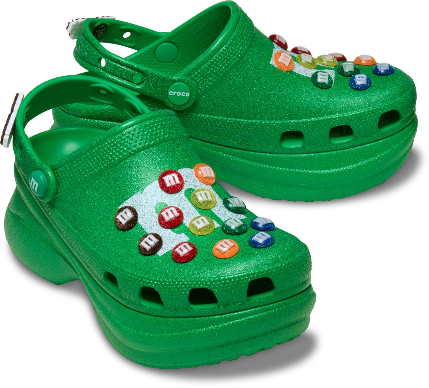 Crocs,M&M 豆  首次合作！Crocs x「M&M 豆」出联名鞋了！