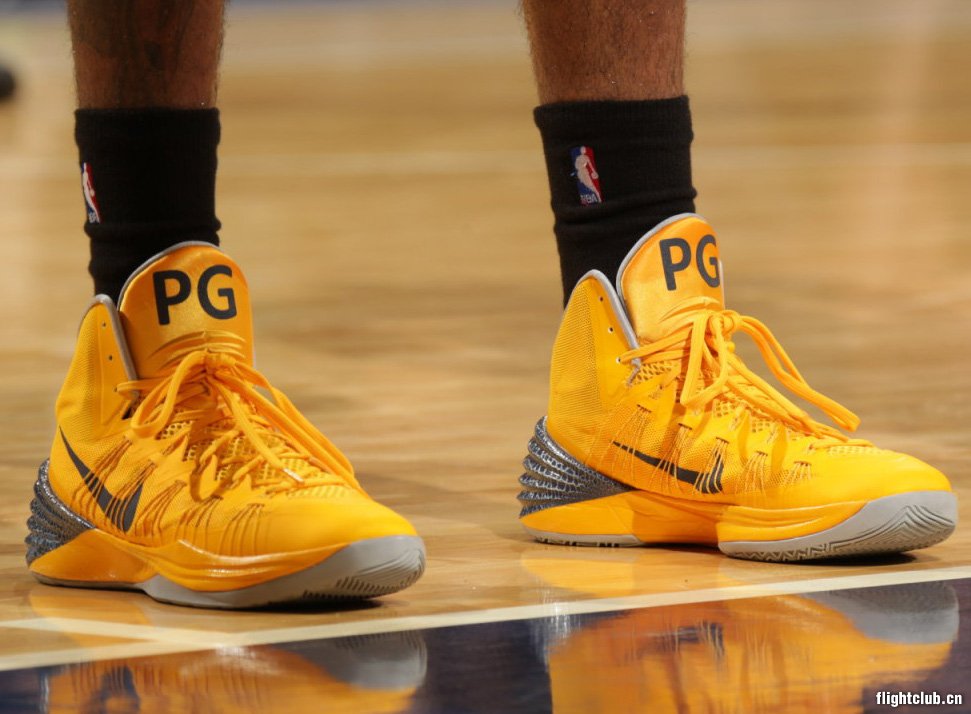 保罗乔治亲着Nike,Hyperdun  保罗乔治亲着Nike Hyperdunk 2013 PE