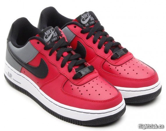Nike,Air,Force,1,Low,GS,距离红  Nike Air Force 1 Low GS 距离红/酷灰/黑/白 即将发售