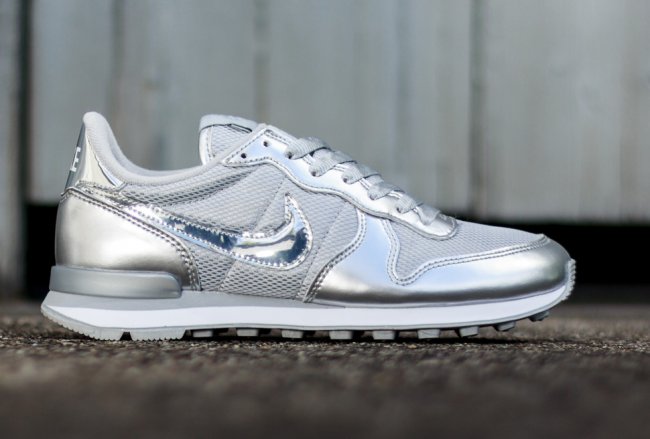 Nike,WMNS,全新“Metallic,Sil  Nike WMNS “Metallic Silver” 金属银套装将发售