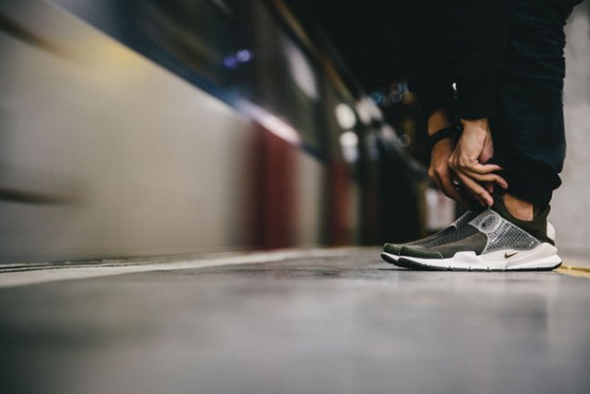 球鞋资讯,球鞋新闻,时尚杂  fragment design x Nike Sock Dart 上脚实拍