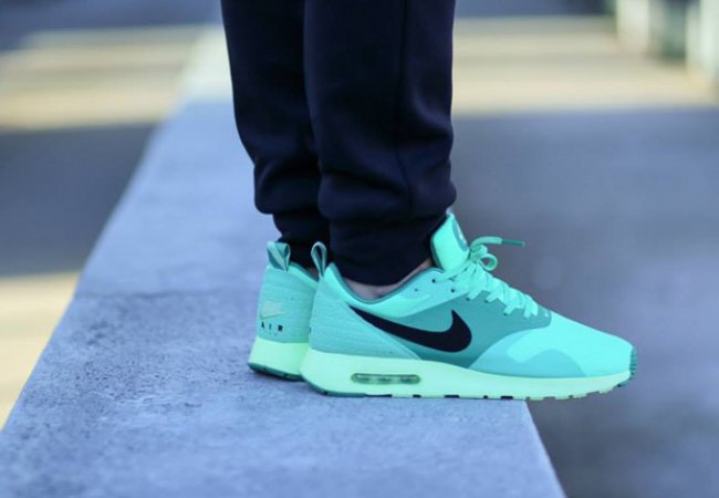 球鞋资讯,球鞋新闻,时尚杂  Nike Air Max Tavas “Green Glow” 全新配色登场