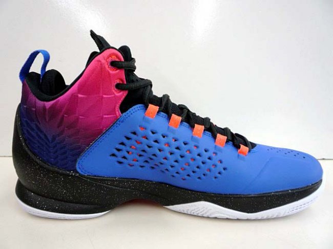 Jordan,Melo,M11,极光配色,现已  Jordan Melo M11 极光配色现已发售